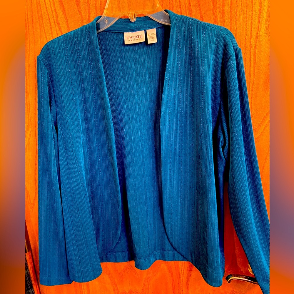 woman's blue Chico blazer